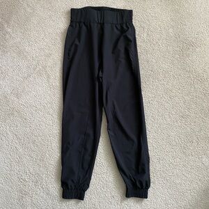 Halara joggers, elastic waist and ankles, black, size M
